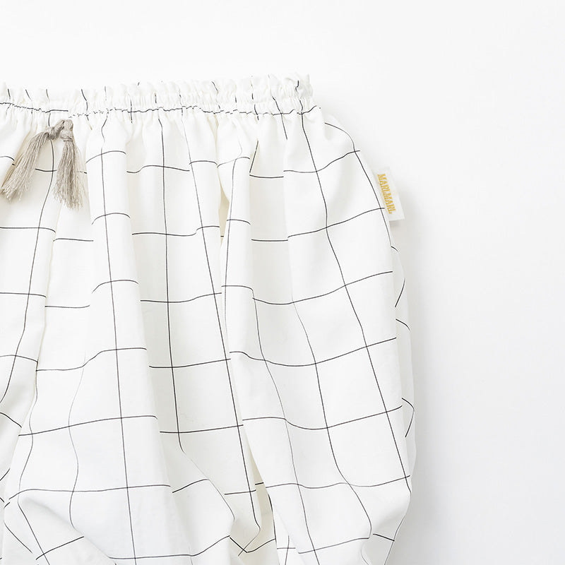 bloomers graph white