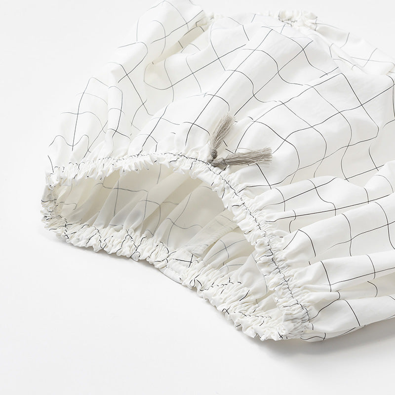 bloomers graph white
