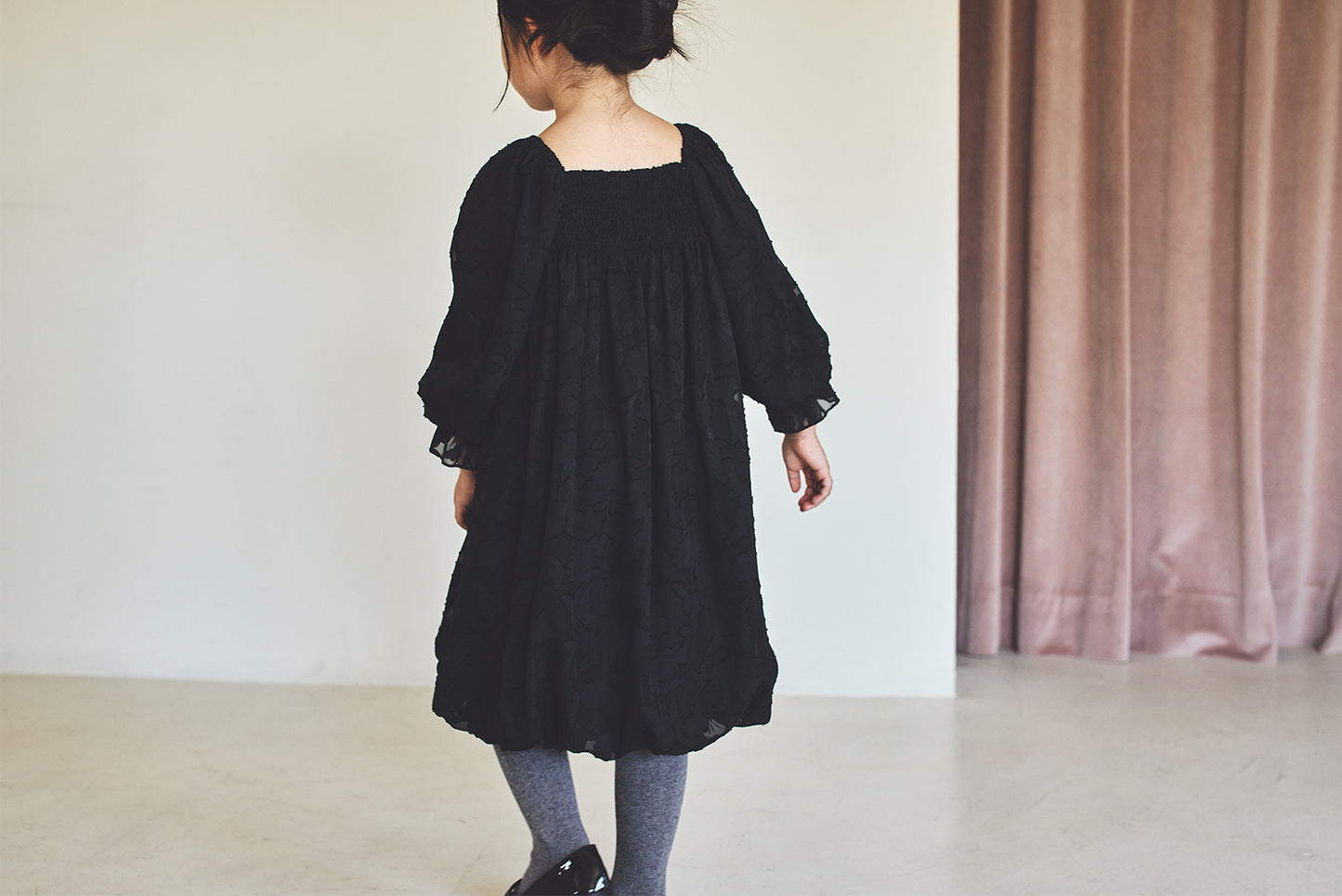 pompadour dress 5 leaf black